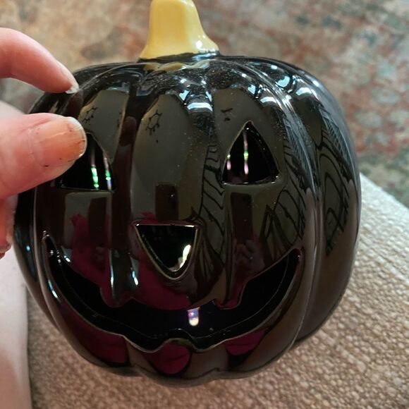 Light-up ceramic Jack o’lantern - Picture 4 of 7